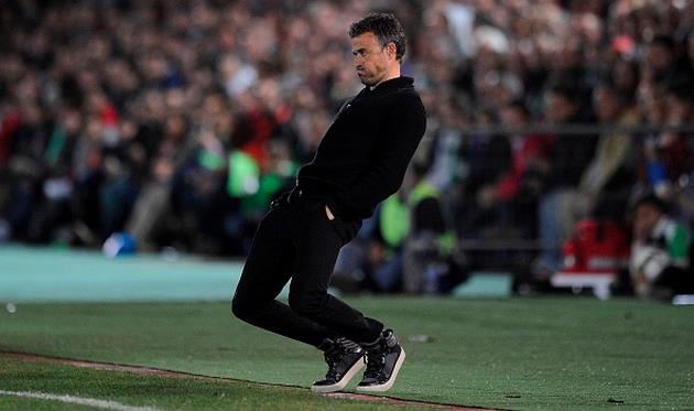 Наставник Барселоны Луис Энрике реагирует на момент своей команды, Getty Images