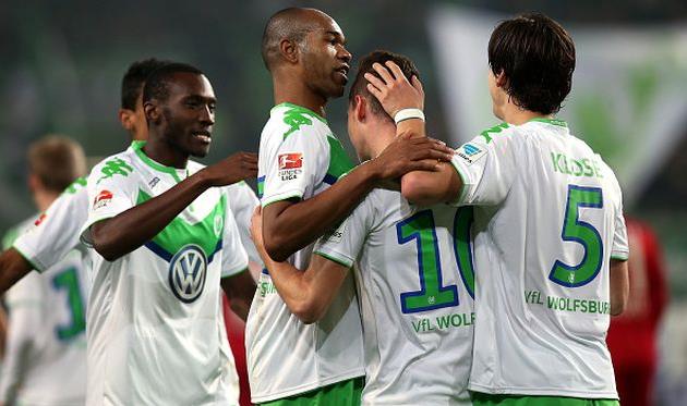 Игроки Вольфсбурга празднуют победный мяч, фото Getty Images