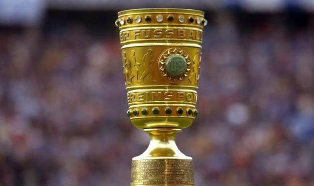 Кубок Германии. Дармштадт для Баварии, Аугсбург — для Боруссии Д