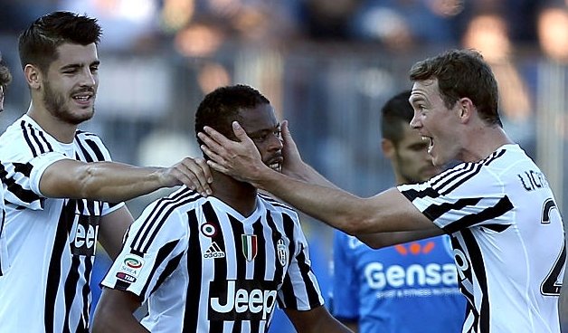 Футболисты Ювентуса празднуют забитый мяч Эвра, Getty Images