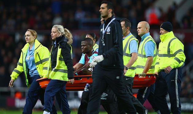 В матче против Эвертона Эннер Валенсия покинул поле на носилках, Getty Images