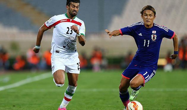 Такаси Усами (справа) в игре за сборную, Getty Images