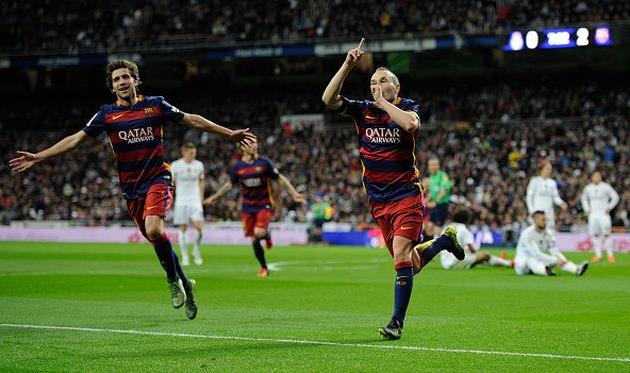 Андрес Иньеста празднует забитый гол, getty images