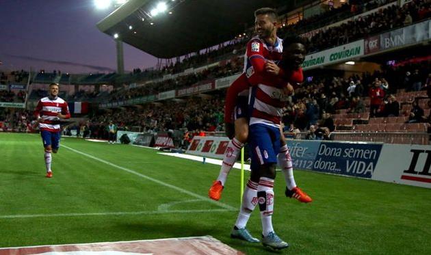 Игроки Гранады празднуют взятие ворот Атлетика, granadacf.es