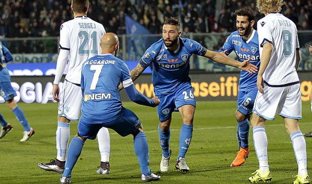 Игроки Эмполи празднуют взятие ворот Лацио, Getty Images