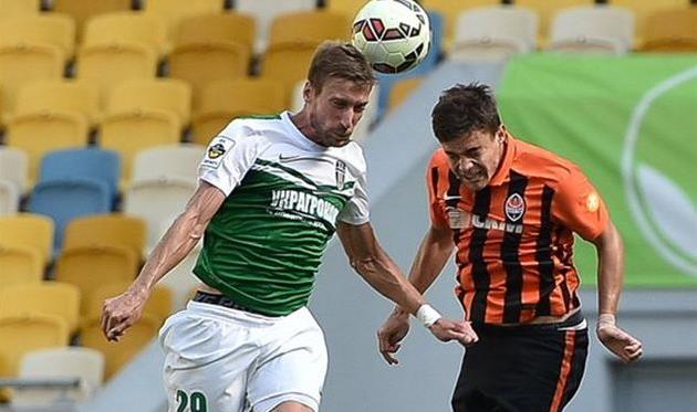 Юрий Коломоец в игре против Шахтера, Фото Богдана Зайца, Football.ua