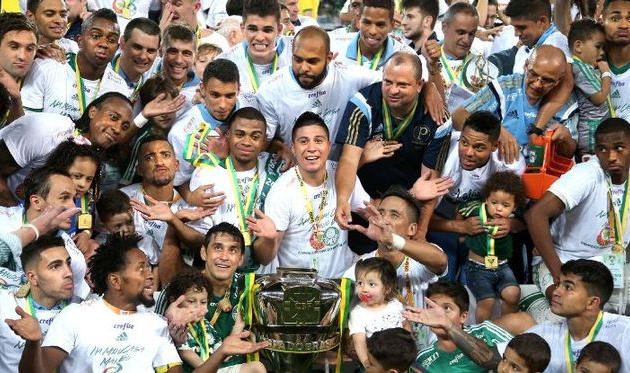 Палмейрас с вожделенным трофеем, espnfc.com