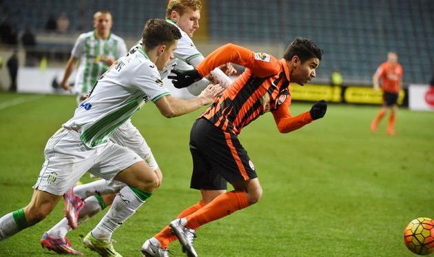Эдуардо уходит от защитников Карпат, shakhtar.com