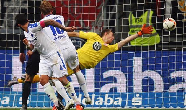 Айтач Сулу забивает в ворота Айнтрахта, Getty Images