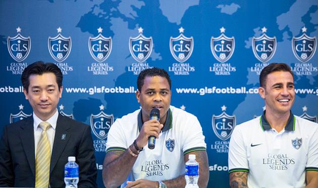 Би Тайчаубол (слева) с Патриком Клюйвертом (в центре) и Фабио Каннаваро, Getty Images