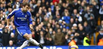 Андрей Шевченко реализует пенальти, фото Reuters