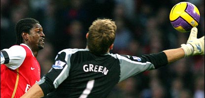 Через пару секунд Эмма забьет второй гол,  AFP