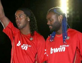 Вагнер Лав с неизвестным другом :-) Reuters