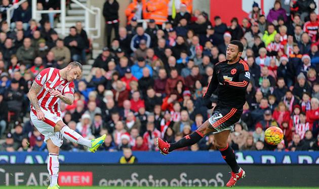 Марко Арнаутович (слева) и Мемфис Депай, Getty Images