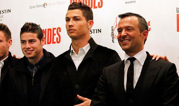 Мендеш справа от Роналду, Getty Images