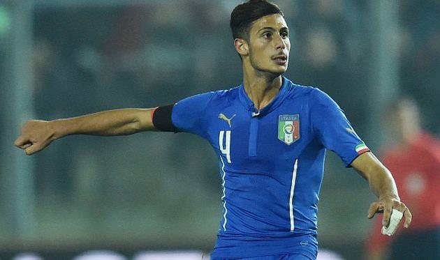 Роландо Мандрагора в игре за итальянскую молодежку, Getty Images