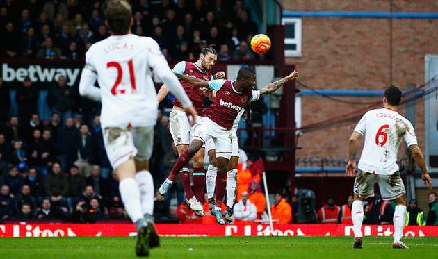 Энди Кэрролл забил второй гол, Getty Images