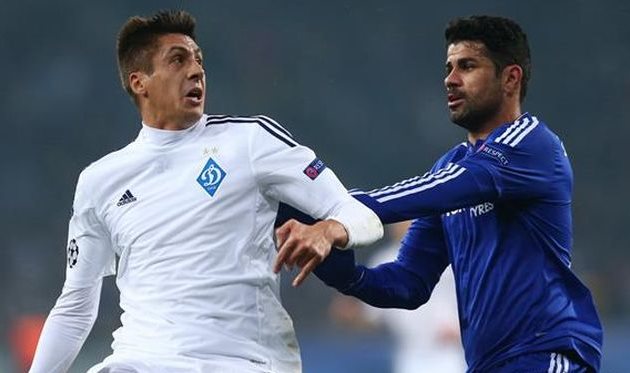 ЕВГЕНИЙ ХАЧЕРИДИ (СЛЕВА) В БОРЬБЕ С ДИЕГО КОСТОЙ, ФОТО АЛЕКСАНДРА ОСИПОВА, FOOTBALL.UA