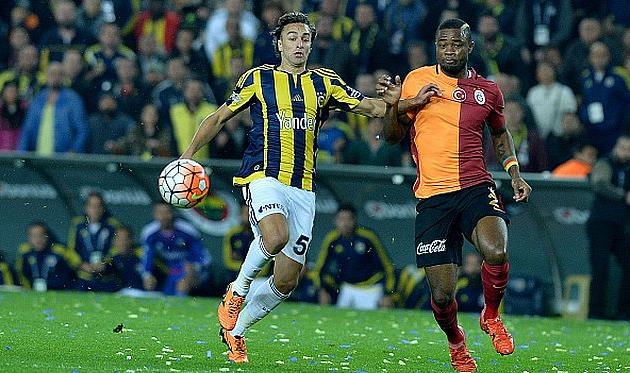 Лазар Маркович (слева) в игре против Галатасарая, Getty Images