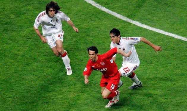 Гарсия уходит от Пирло и Кака, Getty Images