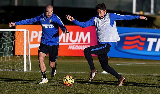 Теллес (справа) на тренировке, Getty Images