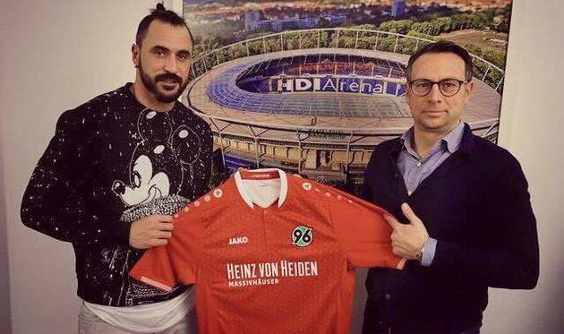 Угу Алмейда (слева), Facebook