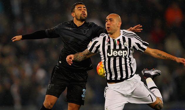 Симоне Дзадза (справа)- самый активный игрок матча, getty images