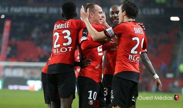 Ликование игроков Ренна, Facebook