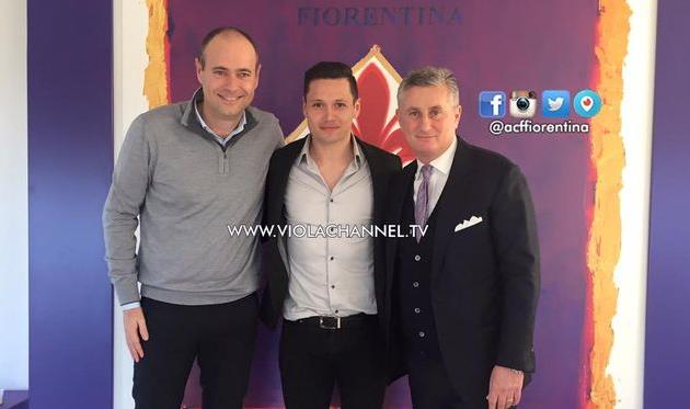 Мауро Сарате (в центре), violachannel.tv