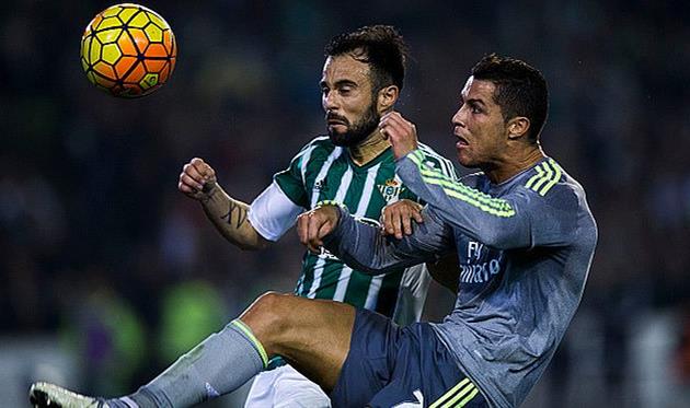 Молинеро и Роналду во вчерашнем матче, getty images