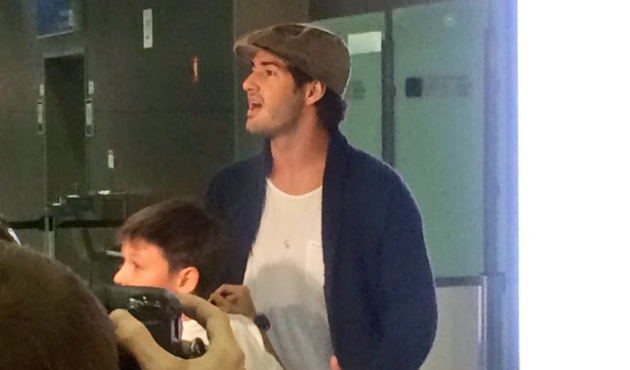 Пато в лондонском аэропорту, фото: Твиттер