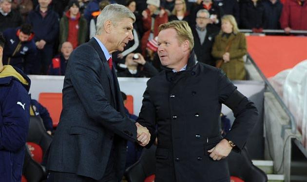 Венгер и Куман обмениваются послематчевыми рукопожатиями, skysports.com