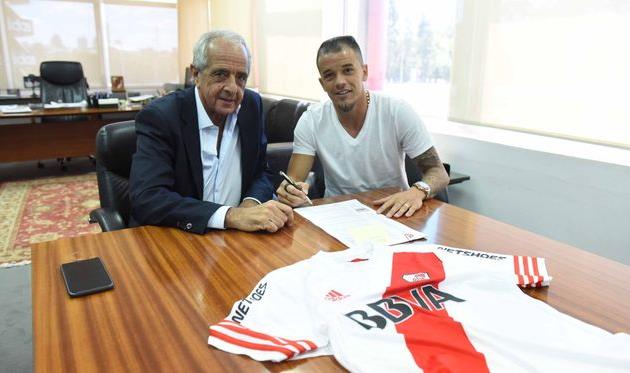 Андрес Д'Алессандро (справа), cariverplate.com.ar