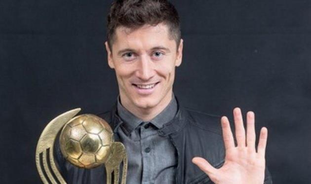 РОБЕРТ ЛЕВАНДОВСКИ, Piłka Nożna