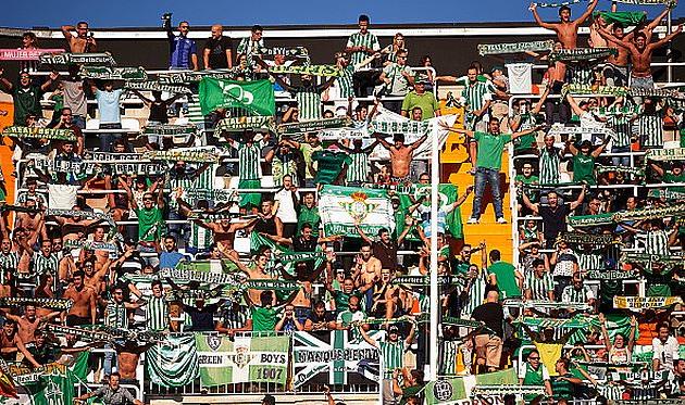 Болельщики Бетиса после забитого гола, getty images