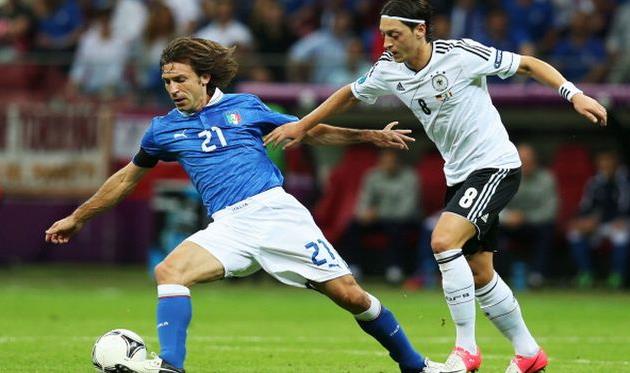 Андреа Пирло и Месут Езил на Евро-2012, Getty Images