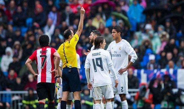 Рафаэля Варана (крайний справа) удаляют, Getty Images