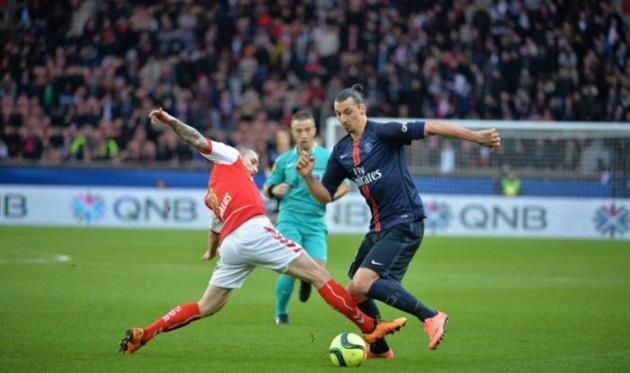 Ибрахимович проходит оппонента, L`equipe