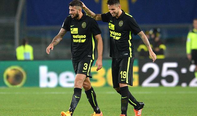 Эрос Пизано (слева) празднует первый гол, Getty Images