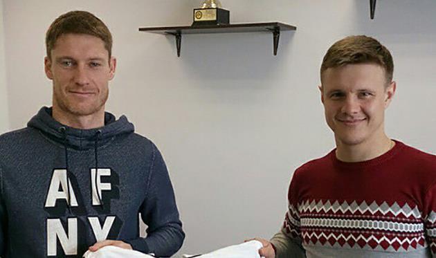 Виталий Лисицкий (слева), фото ФК Колос