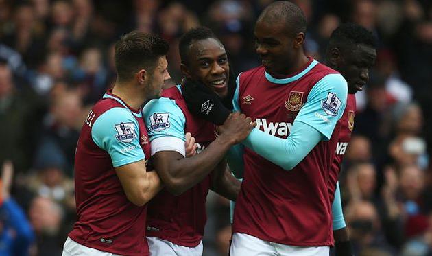 Игроки Вест Хэма поздравляют Антонио, Getty Images
