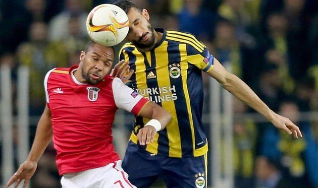 Решающий гол на счету Мехмета Топала (справа), Getty Images