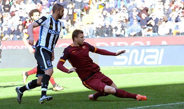 Эдин Джеко открыл счет в матче, getty images