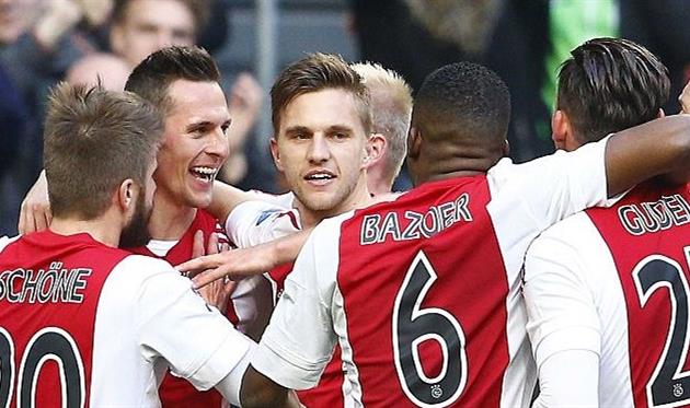 Футболисты Аякса празднуют гол, Getty Images