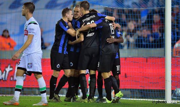 Игроки Брюгге празднуют взятие ворот Ауд-Хеверле Левен, clubbrugge.be