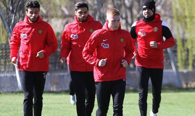 Владислав Кулач (на переднем плане) во время тренировки, eskisehirspor.org