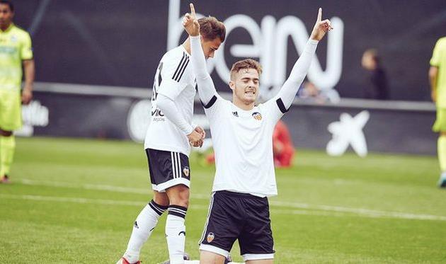 Антонио Мартинес, Twitter.com