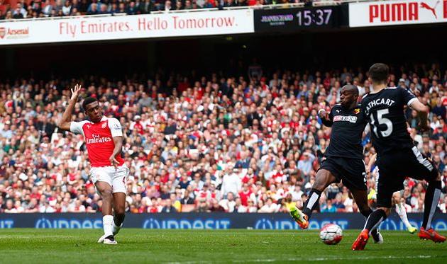 Алекс Ивоби удваивает преимущество Арсенала, Getty Images