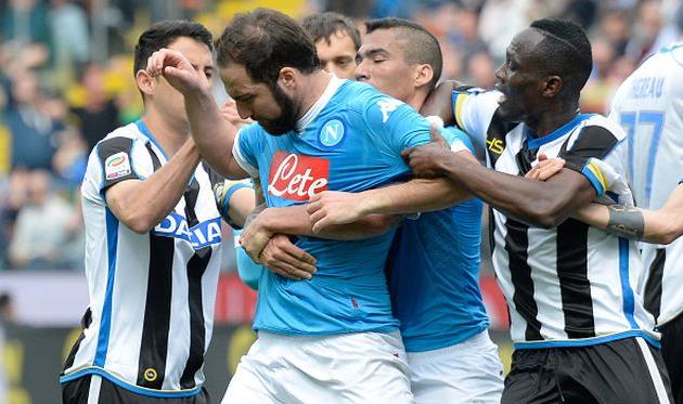 Гонсало Игуаин покинул поле со скандалом, getty images