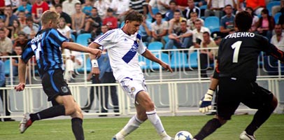 Максим Шацких забивает свой гол, fcdynamo.kiev.ua